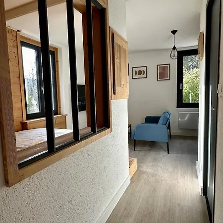Cozy Between And Mountains - Daire Bernex
